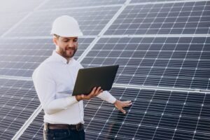Gracias a las subvenciones y ayudas para placas solares en la Comunidad Valenciana 2026, el periodo de amortización de estos sistemas se ha reducido drásticamente, permitiendo que hogares y negocios disfruten de energía limpia y barata casi desde el primer día.